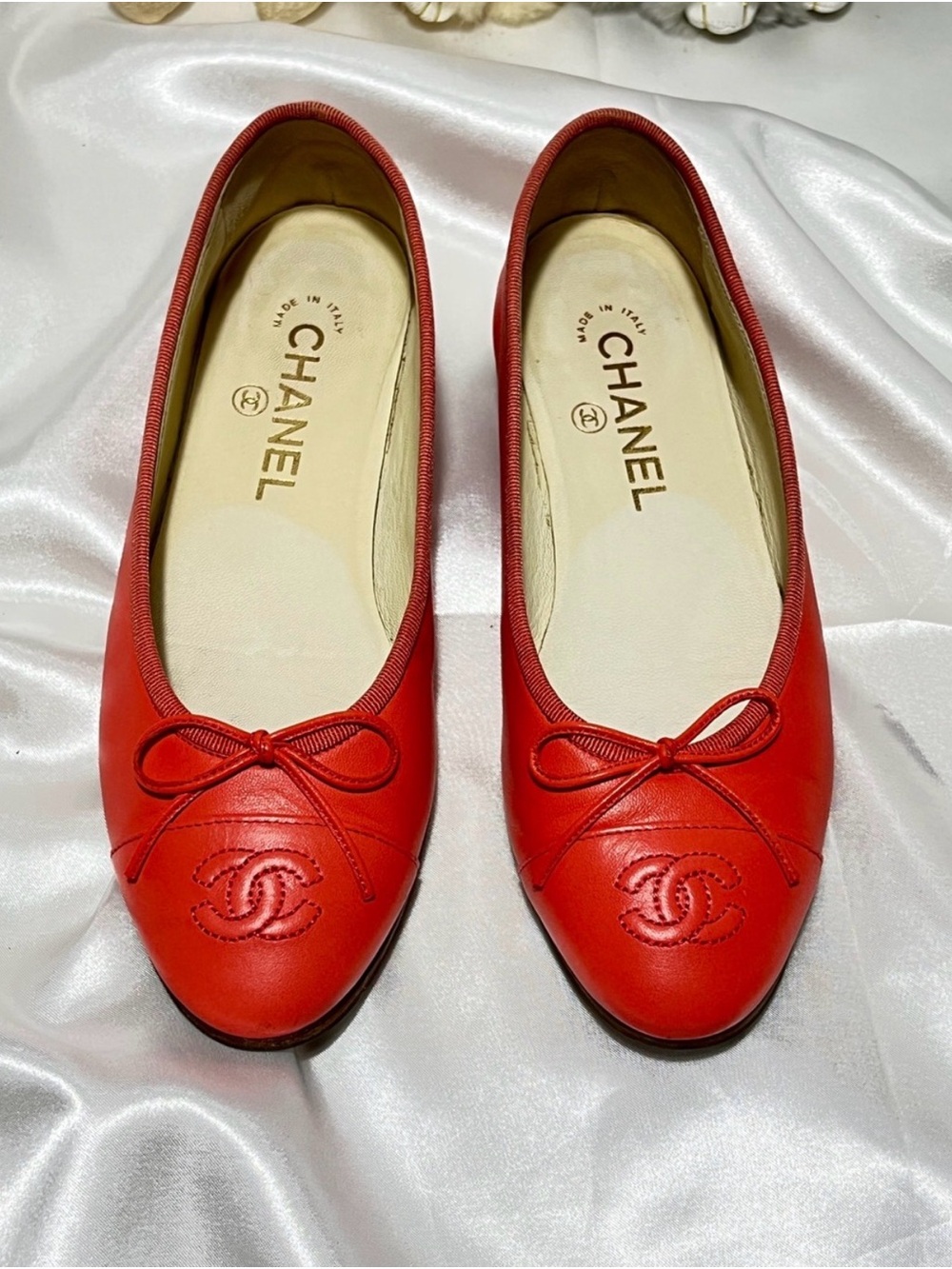 CHANEL Red Leather Ballet Flats with CC Motif and Bow 36